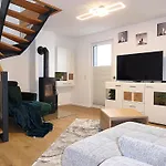 Апартаменты Livingstar With Privat Sauna 4 Pers Wifi Near Lift